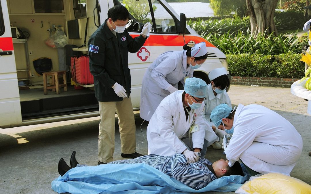 Dinas Damkar Cianjur Hapus Sarang Tawon di Masjid